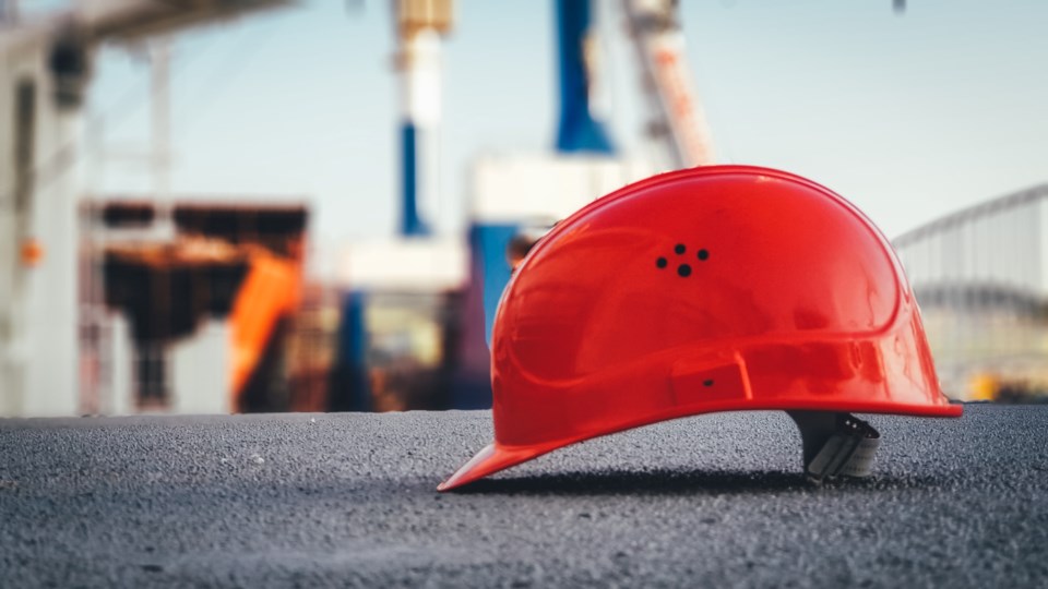 hard hat construction umit-yildirim-9OB46apMbC4-unsplash